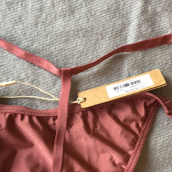 SKIMS Fits Everybody G-String Thong, color-berry, size 2X, NWT - Picture 4 of 5